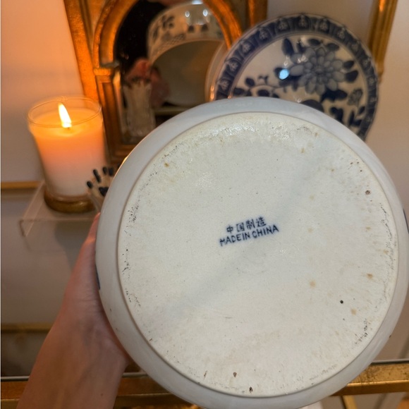 Vintage Blue and White Chinoiserie Decorative Bowl with Lid -Tureen Serving Dish - Picture 4 of 5